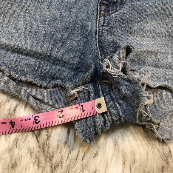3/$15 🌻 Zanadi Light Wash Mid Rise Denim Jean Shorts - Picture 7 of 12